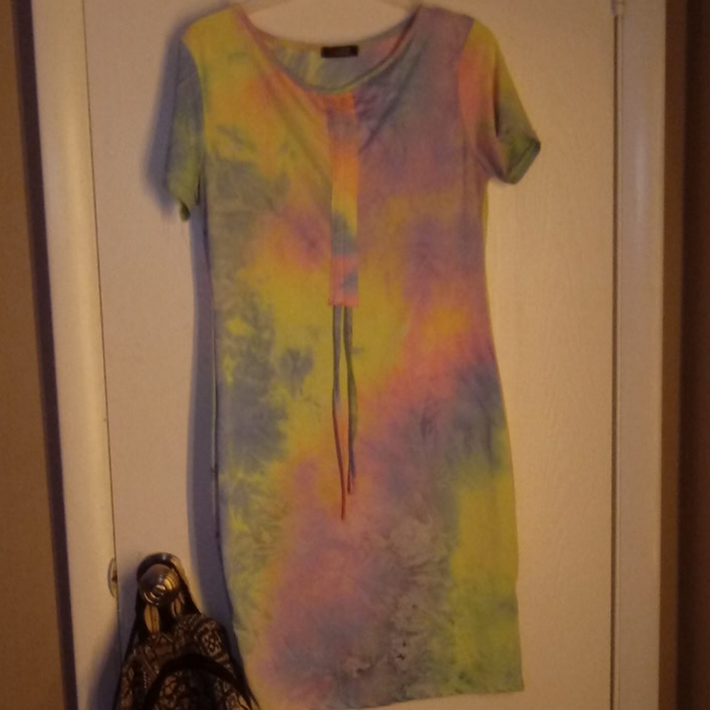 It's cute for neon parties